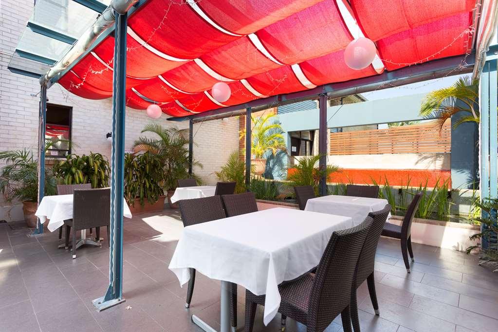 Ramada By Wyndham Brisbane Windsor Hotel Restoran gambar